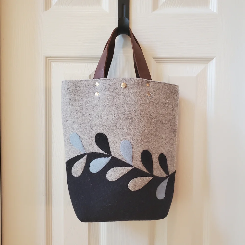 Artisan Made / Ig-elkott / Two Tone Leaf Design / Tote Bag With Leather Handles